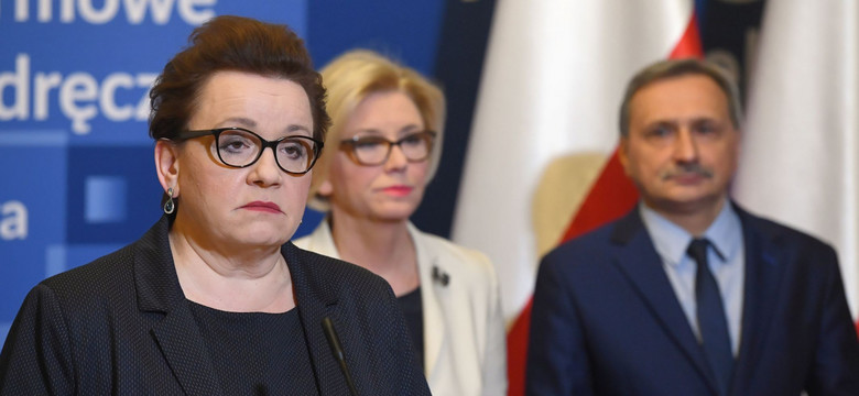 Minister Zalewska apeluje do nauczycieli. Broniarz odpowiada: Dzisiaj piłka leży po stronie minister