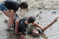 Ludzki obrazek, zabawy w błocie i niepokonany Tomek Kowalski na Woodstocku [ZDJĘCIA]