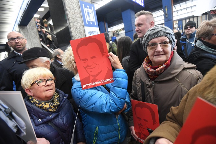 Przyjazd Tuska do Warszawy