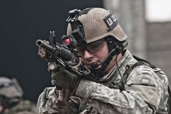 Szokujące zdjęcia. Amerykanie pozowali z częściami ciał talibów