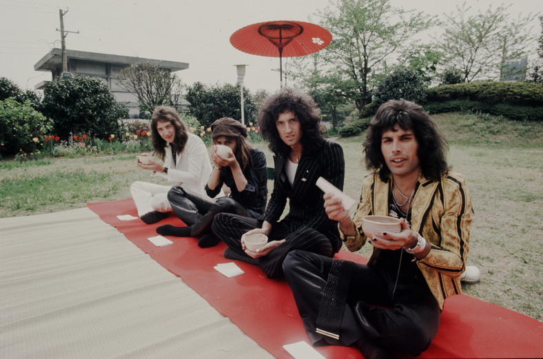 Zespół Queen, od lewej: James Deacon, Roger Taylor, Brian May, i Freddie Mercury