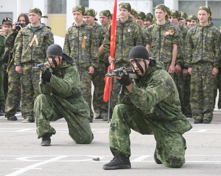 Car Putin buduje cerkiew dla armii