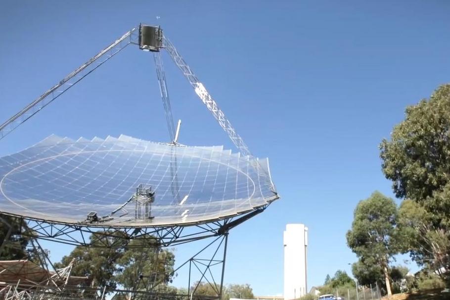 Kolektor słoneczny Big Dish skonstruowany przez naukowców z Australijskiego Uniwersytetu Narodowego (ANU)