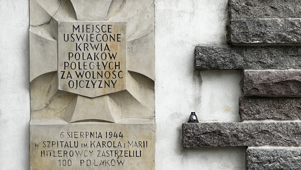Te tablice zniszczyli działacze Klubu "Gazety Polskiej". Teraz są zabytkami