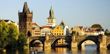 1. miejsce: Most Karola - most na Wełtawie w Pradze czeskiej łączący dzielnice Malá Strana i Staré Město, będący jedną z najsłynniejszych i najczęściej odwiedzanych atrakcji turystycznych miasta. Most ma prawie 516 m długości i ok. 9,50 m szerokości. Jego 17 łęków spoczywa na 15 filarach. Jest to najstarszy zachowany most kamienny świata o tej rozpiętości przęseł.