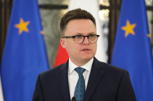 Marszałek Sejmu Szymon Hołownia podczas konferencji prasowej w siedzibie izby w Warszawie
