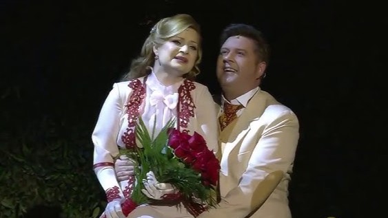 „Ma fájóan nagy a csend” – Tegnap előadása lett volna feleségével a Budapesti Operettszínház váratlanul elhunyt sztárjának: szívfacsaró sorokkal búcsúzott a kollégája