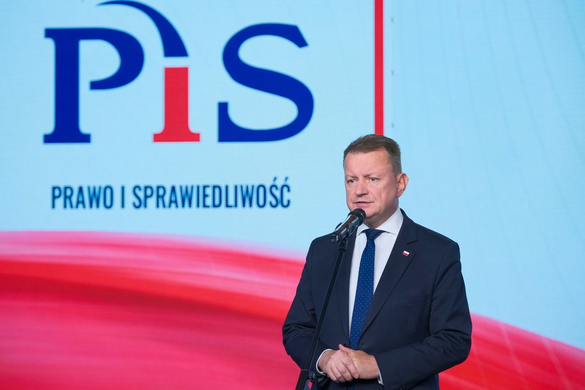 Warszawa, 06.09.2024. Przewodniczący KP PiS Mariusz Błaszczak podczas konferencji prasowej w siedzibie Prawa i Sprawiedliwości przy u. Nowogrodzkiej w Warszawie, 6 bm. (sko) PAP/Mateusz Marek
