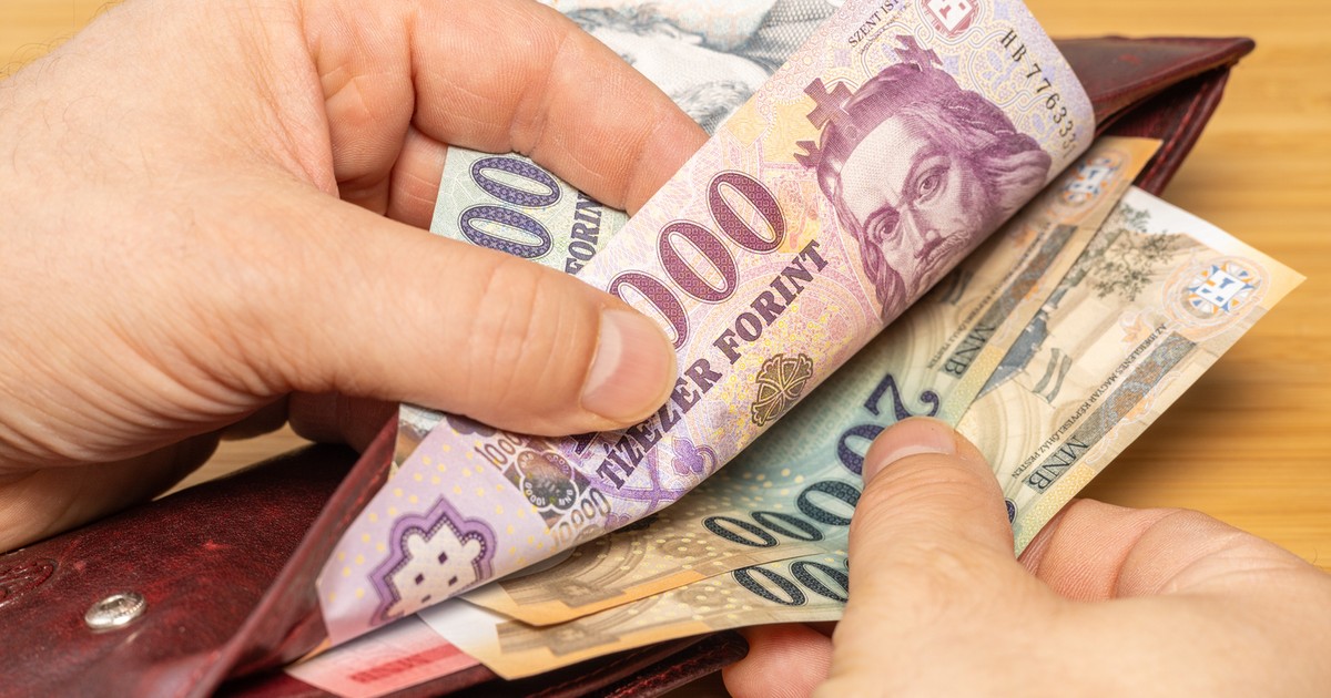 Több lesz a fizetés,
viszont drágábban tankolhatunk – Ez vár a magyarokra a 2025-ös évben