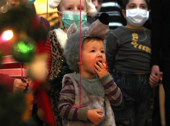 Chwila radości w przepełnionych badaniami i nieprzyjemnym leczeniem życiu małych pacjentów Białoruskiego Centrum Badań Onkologii Dziecięcej i Hematologii, dzieci zmagających się z nowotworem