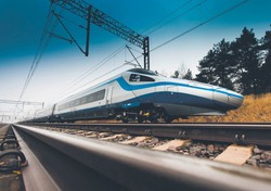Szybka kolej łapie poślizg. Kiedy pociągi na CMK pojadą z prędkością 250 km/h?
