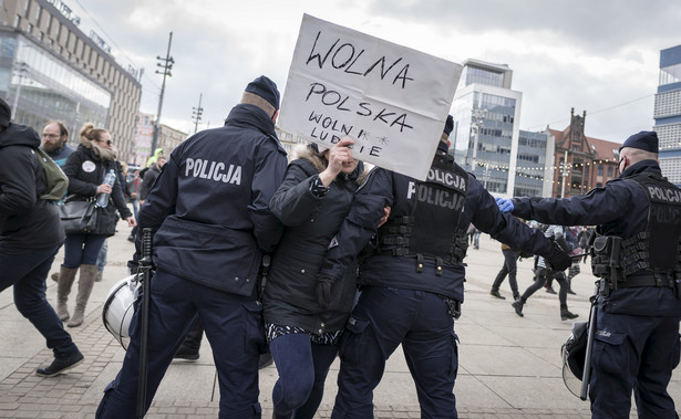 Demonstracja "koronasceptyków" w Katowicach