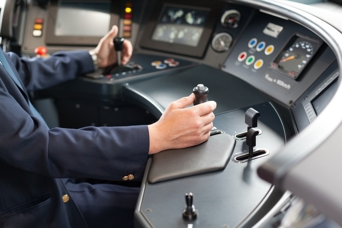 Ile zarabia maszynista PKP Intercity? Można się zdziwić [KWOTY]