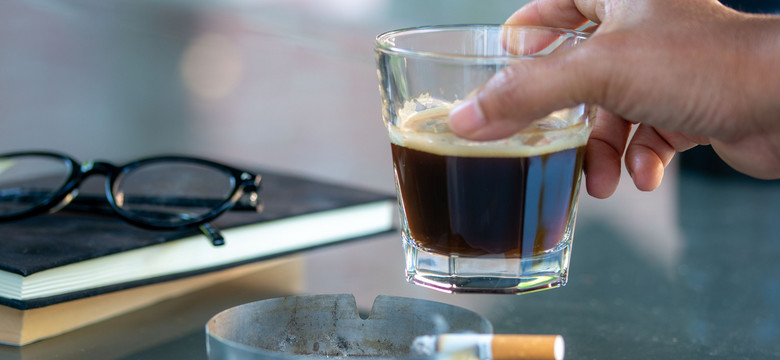 Pierwszy poranny papieros i kawa - dlaczego palacze muszą to łączyć?