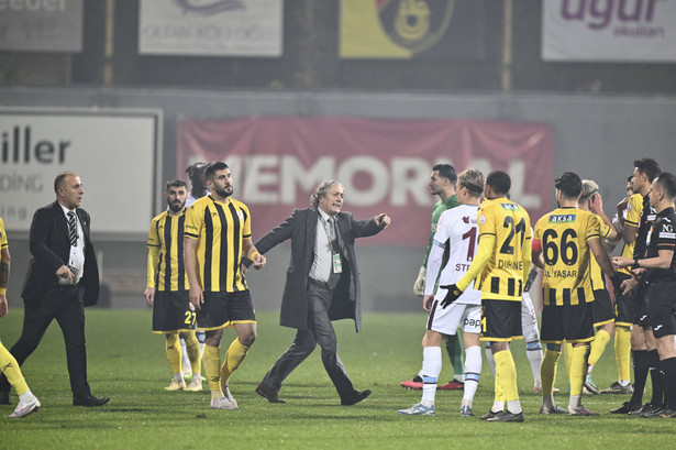 Piłkarze Istanbulsporu zeszli z boiska w geście protestu