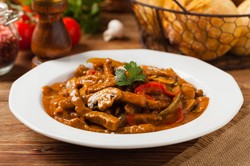 Pyszny obiad na poniedziałek. Podajemy przepis, Ty gotujesz. Gulasz à la strogonow