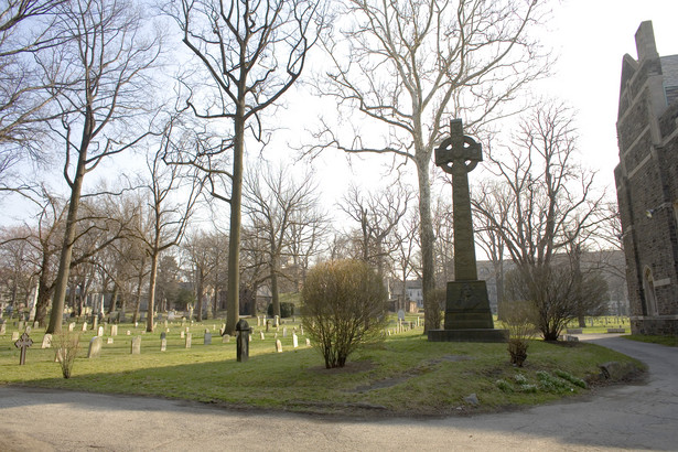 Czy warto kupić mieszkanie przy cmentarzu?