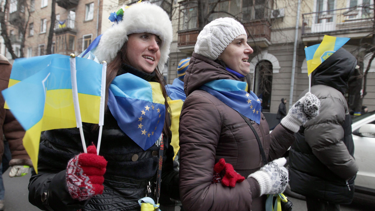 Drewnianą klatkę przynieśli przed kijowską siedzibę Rady Bezpieczeństwa Narodowego i Obrony Ukrainy demonstranci z Majdanu Niepodległości, domagając się ukarania winnych brutalnego ataku milicji na studentów, do którego doszło 30 listopada nad ranem.