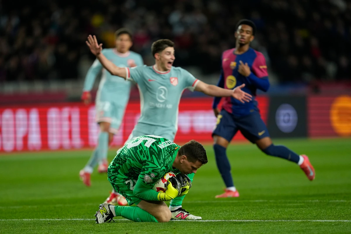 Szczęsny pokonany cztery razy. Lewandowski zaliczył "wejście smoka". Grad goli w meczu Barcelona - Atletico