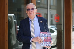 Prof. Roszkowski o "hejcie" na podręcznik HiT i "efekcie Kazika Staszewskiego"