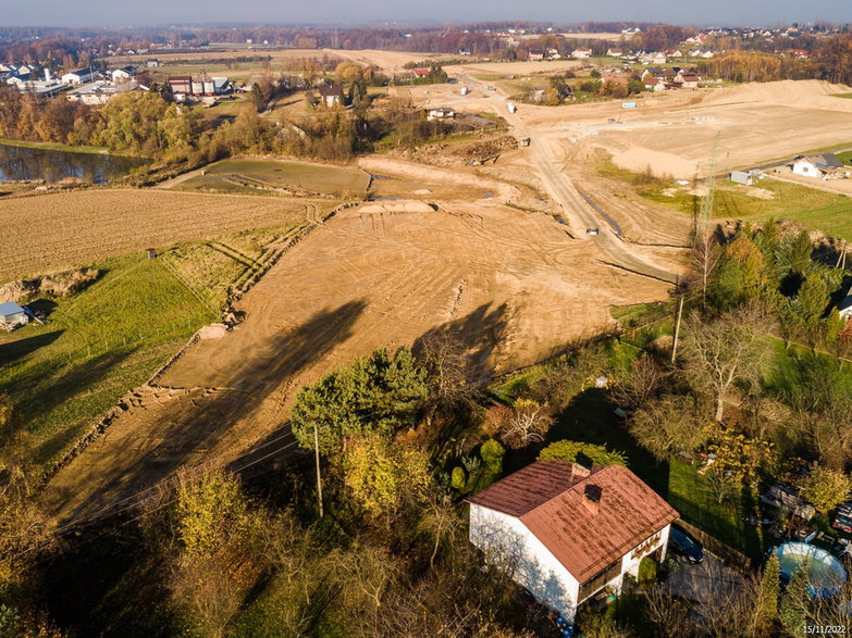 Budowa drogi ekspresowej S-1 - odcinek Dankowice - węzeł Suchy Potok - zdjęcia z drona - 15.11.2022 - autor: GDDKiA