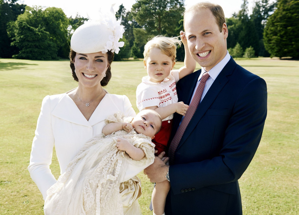 Kate, William, George i mała Charlotte w dniu jej chrztu