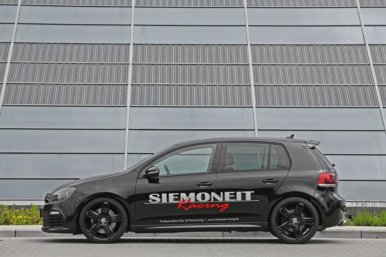 Niespokojny VW Golf R z Siemoneit Racing