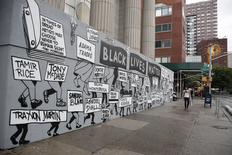 Murale upamiętniające zabitych przez policje Afroamerykanów