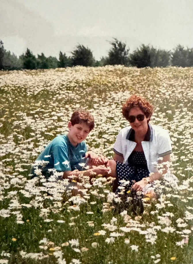 Stefan je imao 9 godina kada ga je majka ispisala iz škole