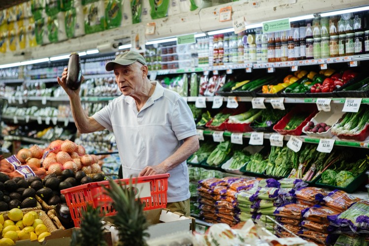 'W starym, dobrym stylu' w reżyserii Zacha Braffa w kinach od 30 czerwca. W rolach głównych m.in. Morgan Freeman, Michael Caine, Alan Arkin.