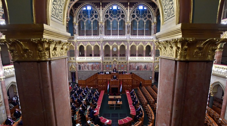 OGY - Ötnapos üléssel folytatja munkáját a parlament. /fotó:MTI