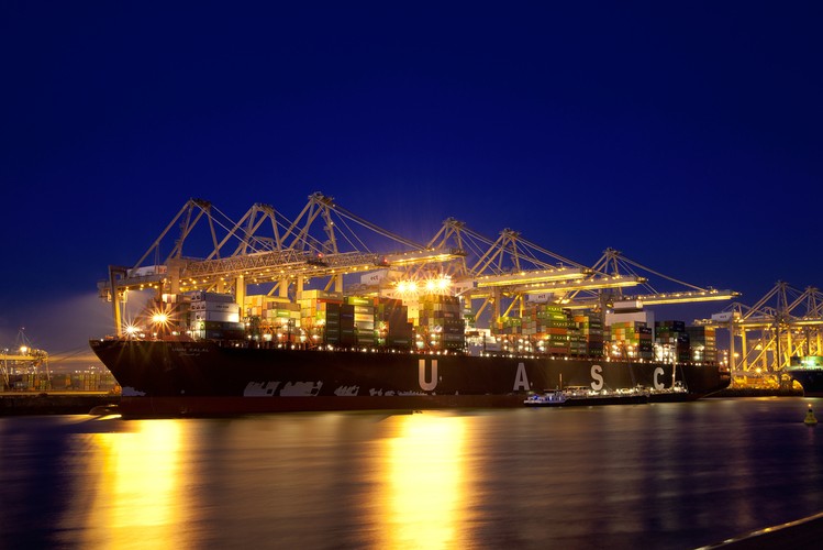 W 2007 r. powstała tu pierwsza na świecie dyskoteka, zasilana energią gości, generowaną podczas tańczenia i tupania. Lokal jest zupełnie niezależny od zewnętrznych źródeł prądu. 

Port w Rotterdamie