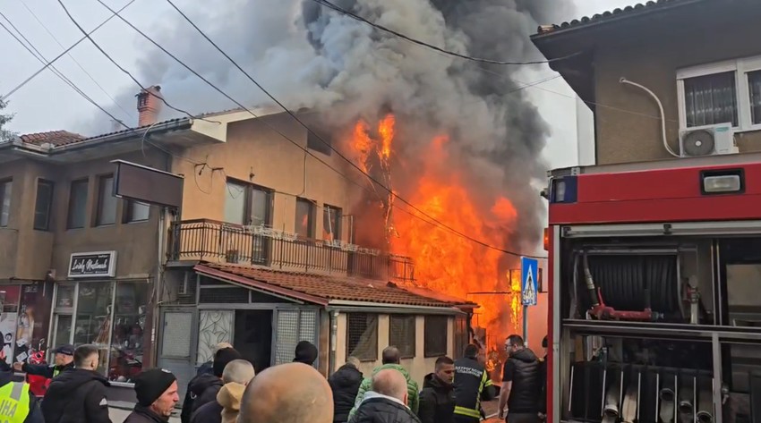 Vatra guta sve pred sobom