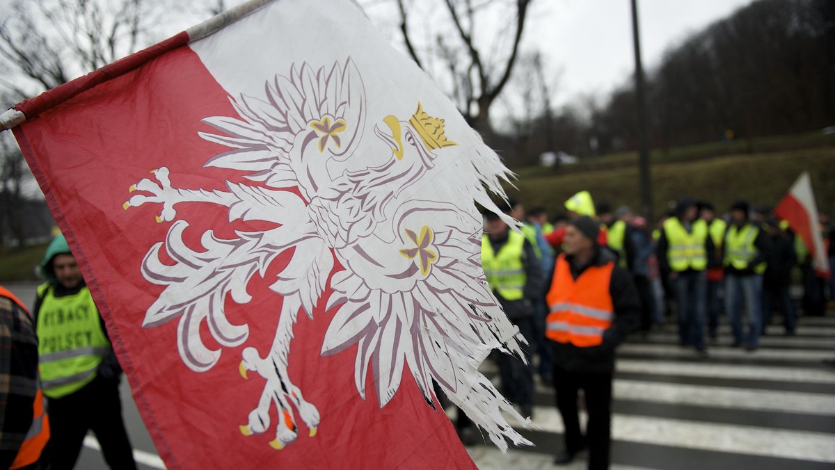 W poniedziałek rybacy w Gdyni zapowiedzieli zaostrzenie protestu ws. przydziału indywidualnych kwot połowowych na 2012 r. Planują blokady dróg. Wiceminister rolnictwa Kazimierz Plocke zapewnił, że jest gotów do rozmów z rybakami.