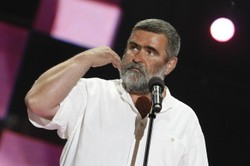 Wymowny wpis syna Janusza Rewińskiego tydzień po pogrzebie. "Za jaką cenę?"