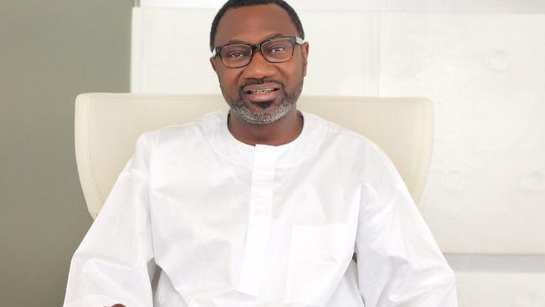 Nigerian billionaire, Femi Otedola donates N5b to Save the Children charity organisation. (ADS54)