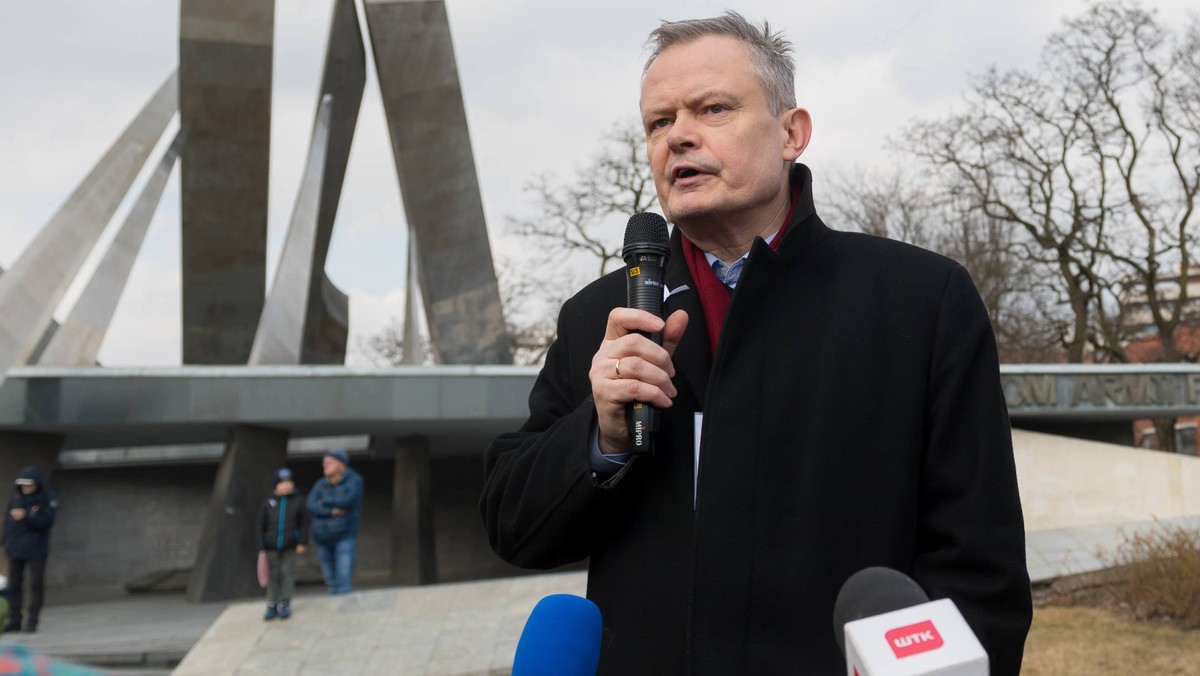 Na wczorajszym posiedzeniu Rada Polityczna Prawicy Rzeczypospolitej wyłoniła nowego prezesa, którym został Bogusław Kiernicki, wieloletni działacz tego ugrupowania - poinformowała późnym wieczorem w komunikacie Lidia Sankowska-Grabczuk, rzecznik prasowy Prawicy RP.