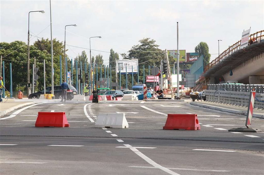 Tak pojedziesz po rondzie na Łopuszańskiej