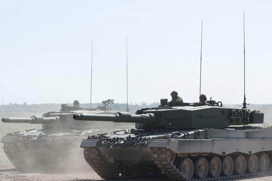 Ukraina ma dostać więcej Leopardów 2A4. Przyjadą z Hiszpanii (na zdjęciu czołg Leopard 2A4 w armii kanadyjskiej).