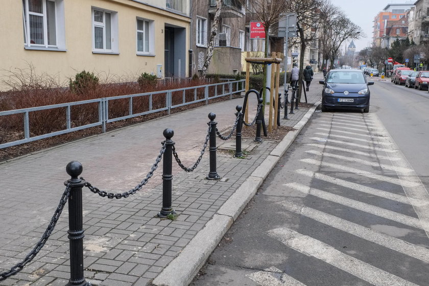 Poznań wydaje krocie na słupki oraz przyciski dla pieszych