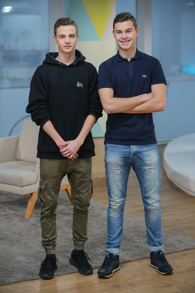 Aktor z "Rodzinki.pl" ma brata bliźniaka. Podobni? - Dziecko