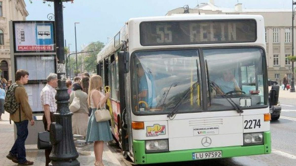 Władze Lublina i Świdnika zasiadły do rozmów o przedłużeniu trasy jednej z linii autobusowych. Jak dotąd lubelska komunikacja miejska dociera do Świdnika tylko w nocy - informuje portal mmlublin.pl.