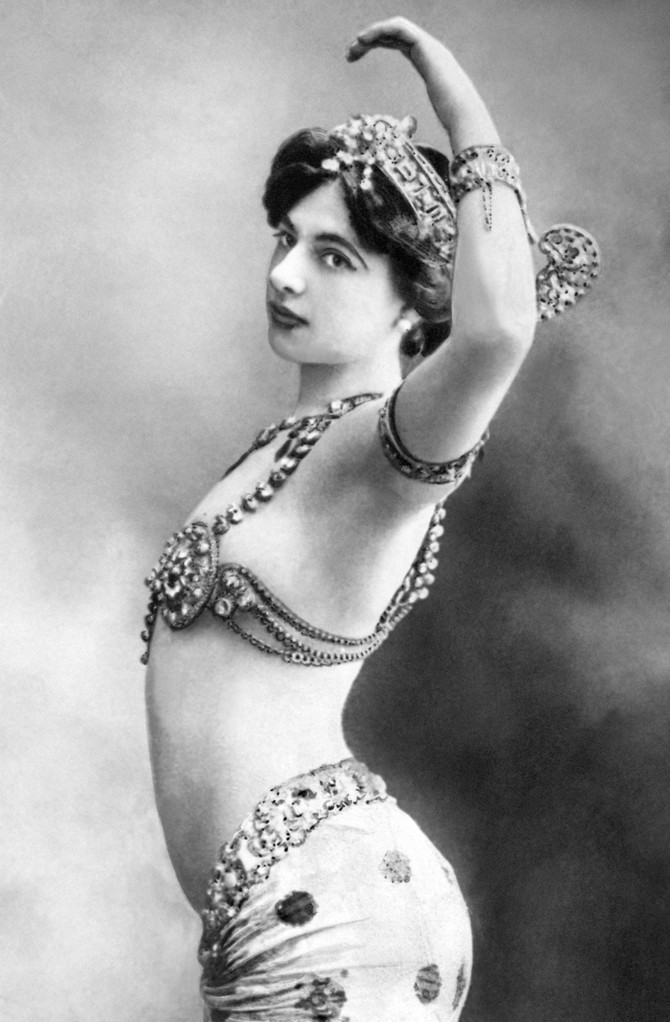 Pre nego što će početi da se bavi špijunažom, Mata Hari je plesala na privatnim zabavama širom Pariza