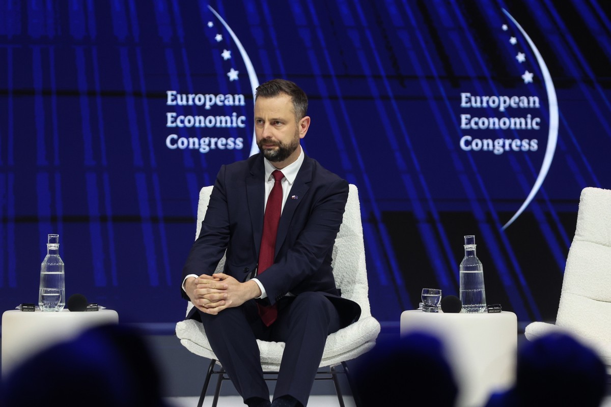 Wicepremier, minister obrony narodowej Władysław Kosiniak-Kamysz podczas debaty "Transformacja, rozwój, bezpieczeństwo" w ramach Europejskiego Kongresu Gospodarczego w Międzynarodowym Centrum Kongresowym w Katowicach