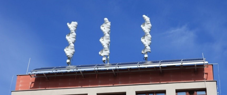 Zespół turbin wiatrowych na dachu Zespołu Szkół Elektryczny w Białymstoku