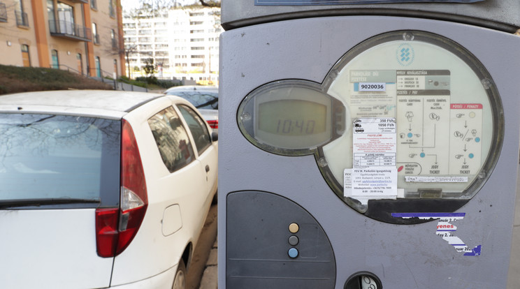 Változik a parkolási rendszer a fővárosban, drágulnak a díjak is / Fotó: Grnák László