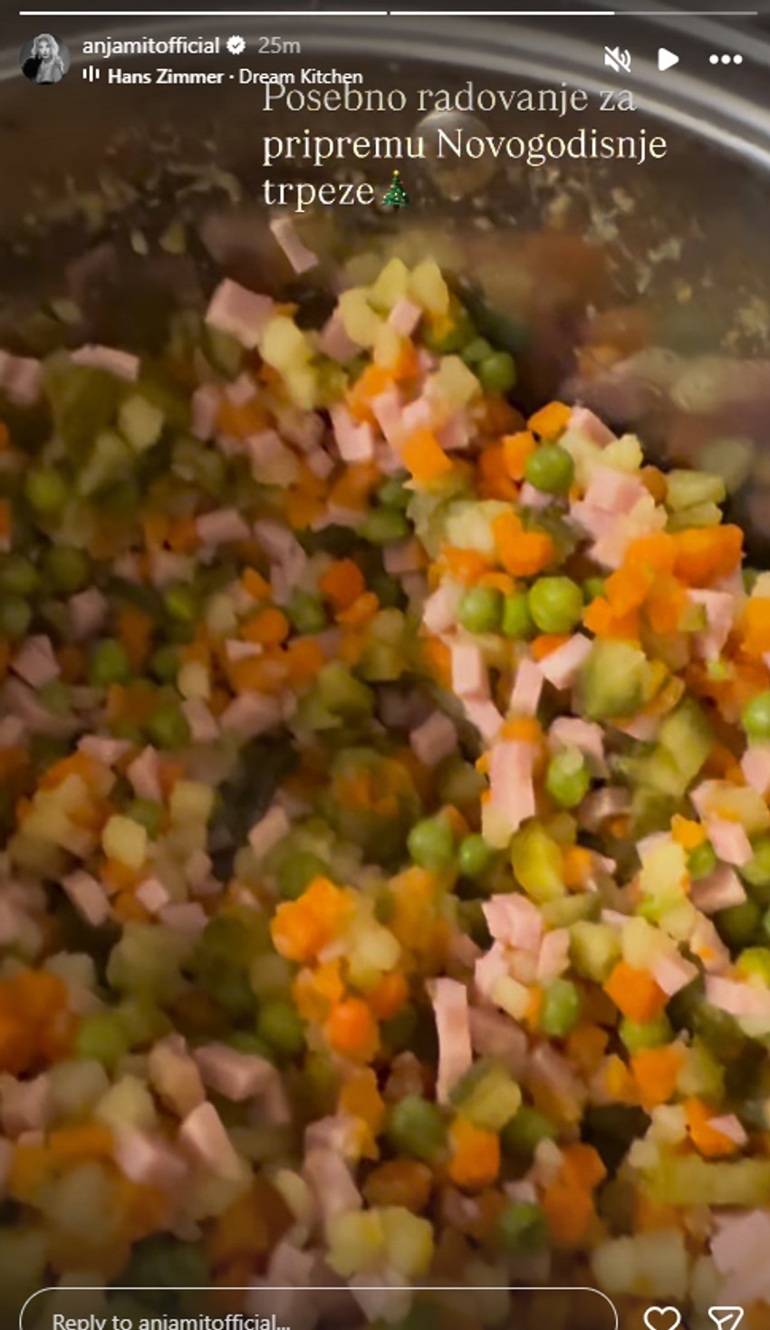 Anja Mit sprema rusku salatu