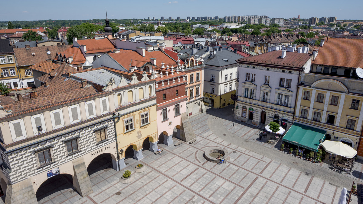 Tężnia solankowa. Kontynuacja rozbudowy Parku Westerplatte. Budowa boisk na tym osiedlu i placu zabaw. Rozbudowa ulicy Wiśniowej z przyległymi oraz zajęcia dla seniorów. To projekty, które wygrały 7. edycję tarnowskiego budżetu obywatelskiego. Na 14 projektów zagłosowało 5844 osób. Z roku na rok spada jednak zainteresowanie tą formą podziału miejskich pieniędzy.