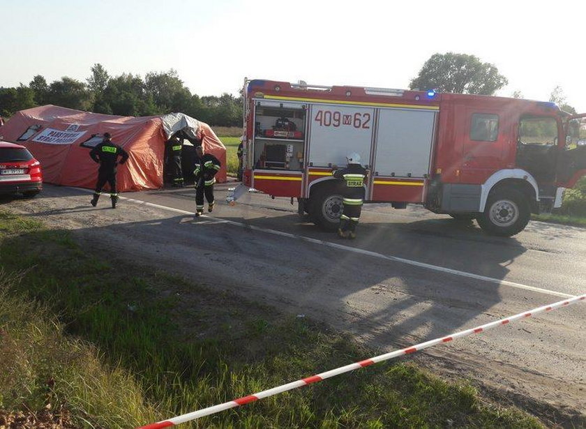 Bus zaczepił o tira. Jest wielu rannych!