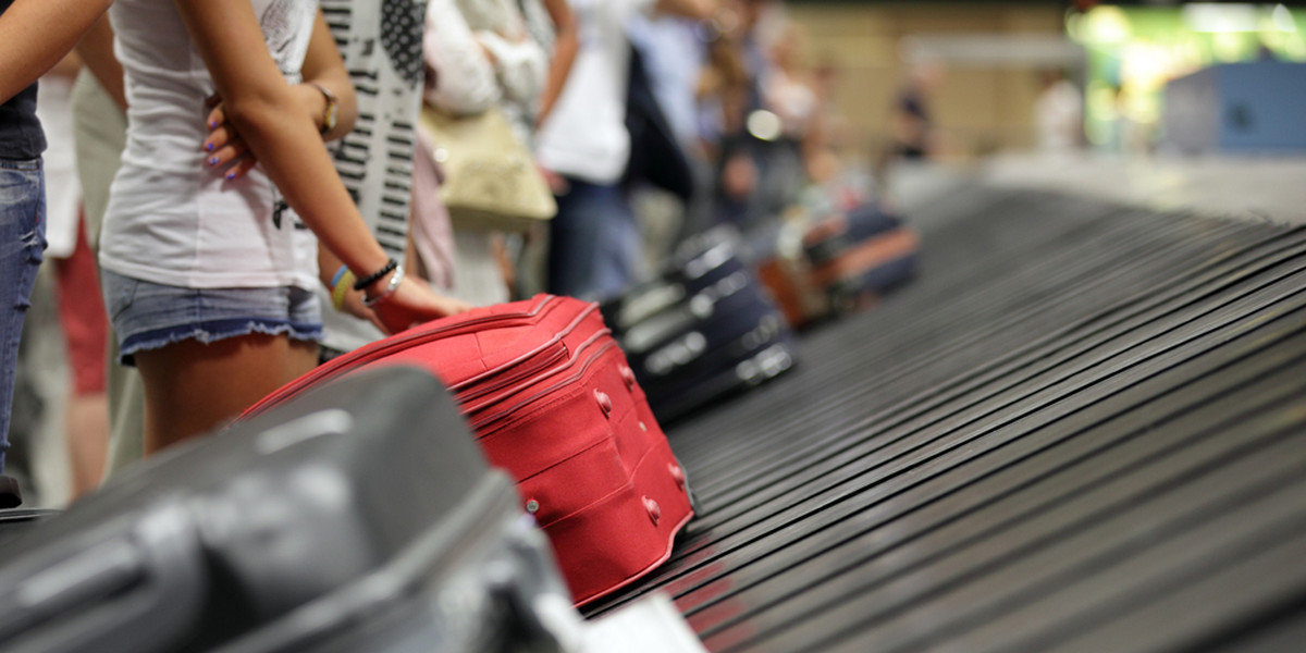 Obawa o uszkodzenie lub zagubienie walizki to niejedyne powody, dla których pasażerowie rezygnują z nadawania swojego bagażu